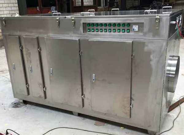 UV光解設備，是廢氣處理中比較常見的設備之一，成本低，占地面積小，能有效除臭。