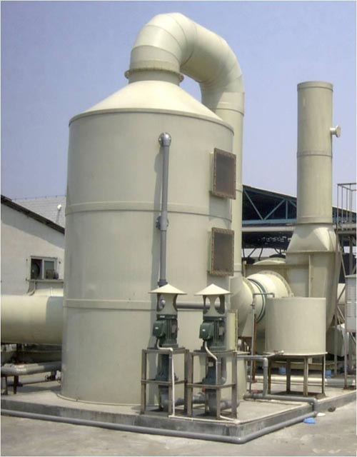 噴淋吸收塔使用堿液吸收尾氣中氯化氫氣體,采用氣液逆流的操作方式,內(nèi)部設(shè)置鮑爾環(huán)填料層,強(qiáng)化了氣液傳質(zhì)從而加強(qiáng)吸收效果。塔上部設(shè)置絲網(wǎng)除沫器。噴淋液從塔底部溢流至循環(huán)水罐,通過循環(huán)水泵循環(huán)送至吸收塔,減少化學(xué)水用量。