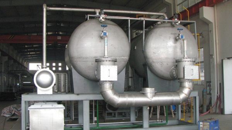 溶媒吸附設(shè)備是我公司新研發(fā)的種環(huán)保設(shè)備，溶媒吸附法是利用“相似相容”的原理而設(shè)計實施的環(huán)保技術(shù)的一種，目前已經(jīng)申請歸家和多項證書，該設(shè)奮在處理有機廢氣方面效果顯看。