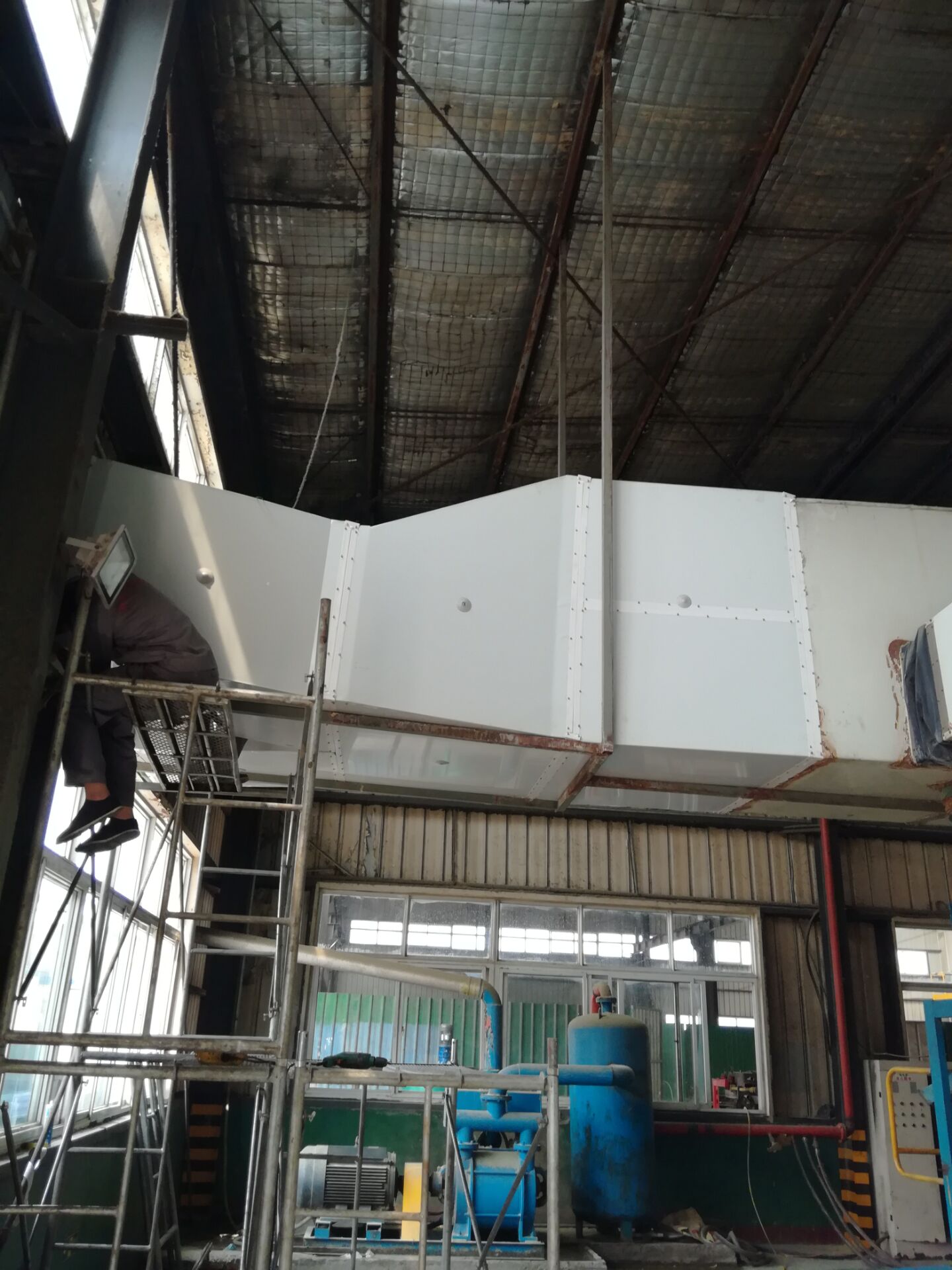 工位送風(fēng)降溫系統(tǒng)，工位降溫設(shè)備，濕簾工位降溫方法，工廠工位送風(fēng)系統(tǒng)設(shè)計(jì)