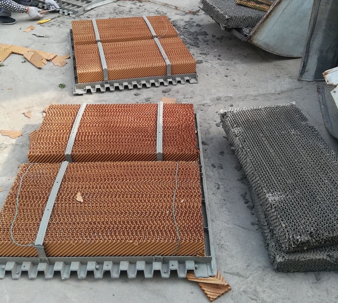 對水簾蒸發降溫系統的應用和理解是養殖生產中容易被誤解和誤用的領域。人們的理解是水蒸發的越多，環境越涼爽，溫度下降的越多，這種觀點是不正確的。安裝水簾蒸發降溫系統的雞舍，所能得到的溫度下降量與許多因素有關。帶走熱量的是水的蒸發而不是水的冷卻作用。個重要條件是當時的氣溫和空氣的相對濕度大小。