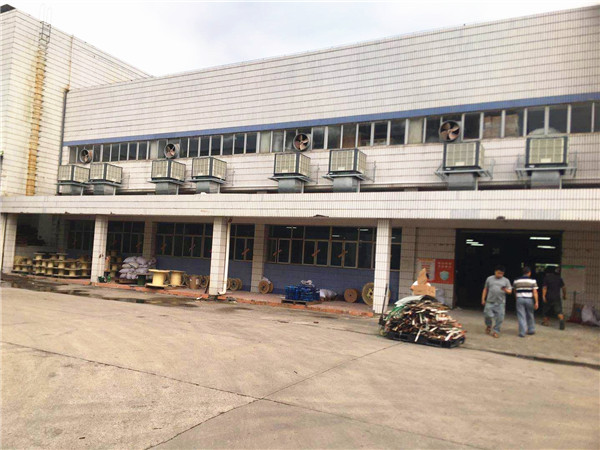  工廠降溫通風方案，作用與裝置環?？照{的規劃計劃是有著很大的相關的，規劃廠房降溫必需要懂得怎么核算車間內的換氣次數辦法以及車間內該怎么匹配適宜的環?？照{的數量功率巨細等，亦或是車間是合適崗位降溫仍是全體降溫。