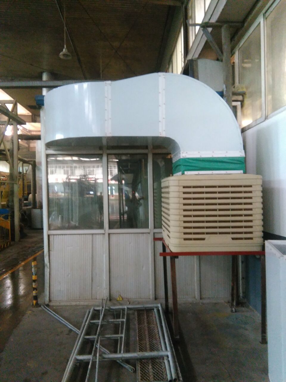 鑄造廠環保空調降溫安裝案例廠房通風換氣降溫設備 多層廠房車間降溫方案山東機械廠車間送風降溫工程 機械廠車間降溫換氣方法