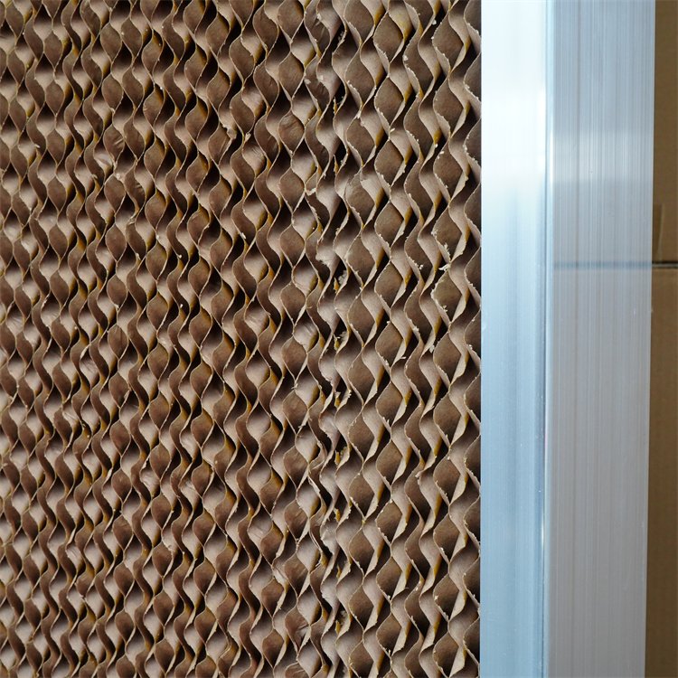 水簾＋風機＝負壓降溫系統(tǒng)當今省錢的通風、降溫系統(tǒng)